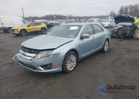 2010 Ford Fusion Hybrid z USA, uszkodzony, nr VIN 3FADP0L37AR132974